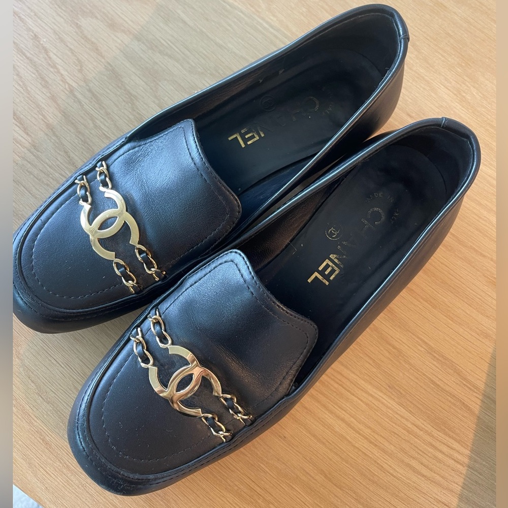 Beautiful Vintage Authentic Chanel Loafers - Picture 6 of 8
